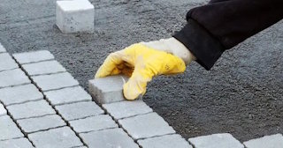 Укладка тротуарной плитки 50 на 50 в Донецке в октябре