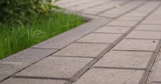 Профессиональная укладка тротуарных дорожек в Донецке в октябре